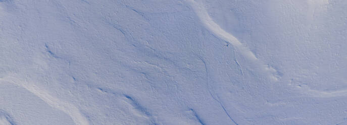 Luftaufnahme einer ruhigen Winterlandschaft in Russland. - AAEF28209