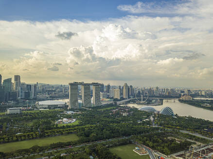 Luftaufnahme des Marina Bay Sands Hotel, Marina South, Singapur. - AAEF28245