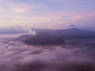 Luftaufnahme des aktiven Vulkans Bromo in Sukapura, Jawa Timur, Indonesien. - AAEF28263