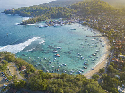 Luftaufnahme von Padang Bai Beach, Padang Bai, Manggis, Karangasem, Bali, Indonesien. - AAEF28276