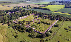 Luftaufnahme von Amisfield Walled Garden, Haddington, Schottland. - AAEF28468