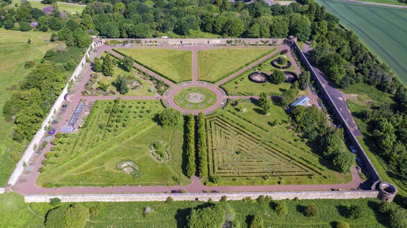 Luftaufnahme von Amisfield Walled Garden, Haddington, Schottland. - AAEF28470