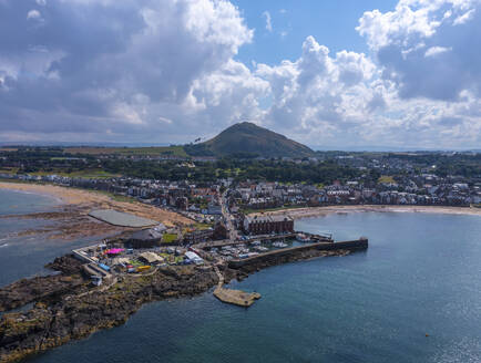 Luftaufnahme des North Berwick Fringe Festival, North Berwick, Schottland. - AAEF28474