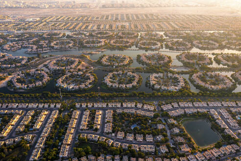 Luftaufnahme von Jumeriah Islands, Dubai, Vereinigte Arabische Emirate. - AAEF28537