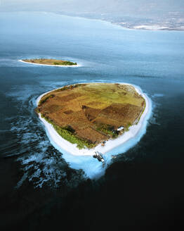 Luftaufnahme von Gili Bidara und der Insel Gili Kondo, Ost-Lombok, Indonesien. - AAEF28956