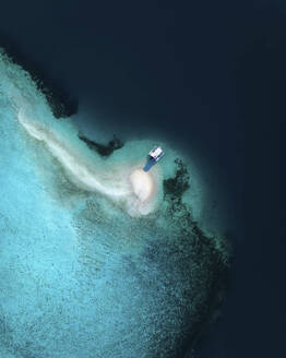 Luftaufnahme von Starfish Island mit kristallklarem Wasser, San Vicente, Palawan, Philippinen. - AAEF28991