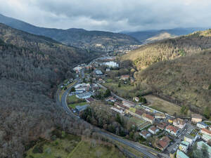 Luftaufnahme des Berggebiets Thann im Haut-Rhin, im Grand East, Elsass, Frankreich. - AAEF29008