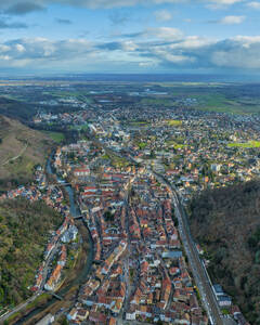 Luftaufnahme von Thann im Haut-Rhin, im Grand East, Elsass, Frankreich. - AAEF29012