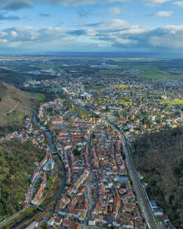 Luftaufnahme von Thann im Haut-Rhin, im Grand East, Elsass, Frankreich. - AAEF29012