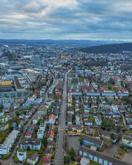 Luftaufnahme der Stadt Zürich am Wintermorgen, Schweiz. - AAEF29015