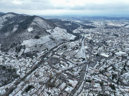 Luftaufnahme von Thann im Haut-Rhin, im Grand East, Elsass, Frankreich. - AAEF29023