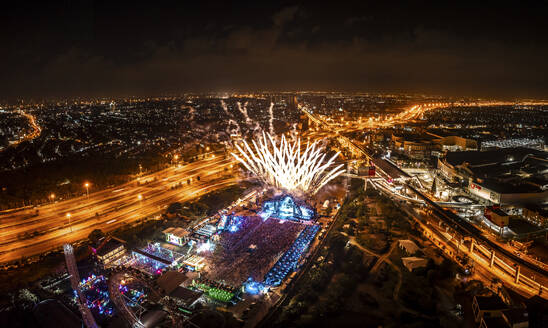 Luftaufnahme eines Musikfestivals in Bangkok, Thailand. - AAEF29083