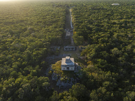 Luftaufnahme der archäologischen Stätte der Maya, Dzibilchaltun, Yucatan, Mexiko. - AAEF29115