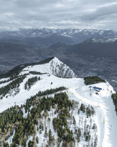 Luftaufnahme des Monte Boldone in den Alpen, Trentino, Italien. - AAEF29206