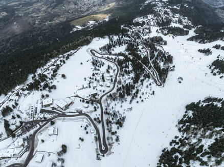 Luftaufnahme des Monte Boldone in Vason, Dolomiten, Trient, Italien. - AAEF29212