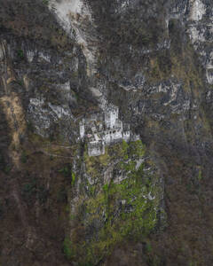 Luftaufnahme von Schloss Haderburg, Salorno, Südtirol, Italien. - AAEF29233