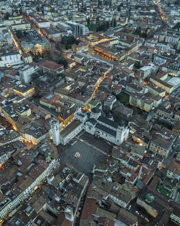 Luftaufnahme der Piazza del Duomo, Trient, Trentino, Trento, Italien. - AAEF29347