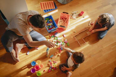 Children playing leisure games with father at home - ANAF02831