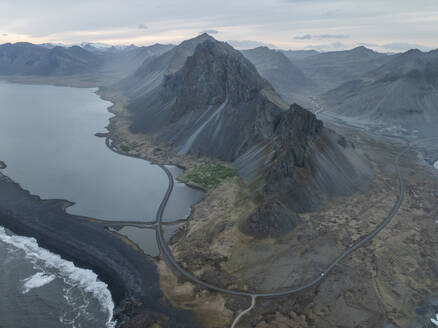 Luftaufnahme des Naturschutzgebiets Hvalnes, Hofn, Ostregion, Island. - AAEF29531