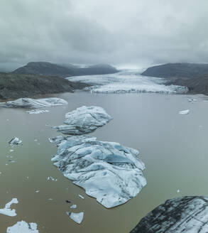 Luftaufnahme des Hoffellsfjoll-Gletschers, Hofn, Ostregion, Island. - AAEF29544
