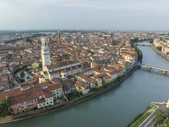 Luftaufnahme der Stadt Verona, Verona, Italien. - AAEF29615