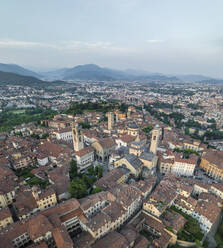 Luftaufnahme von Bergamo, Lombardei, Italien. - AAEF29634