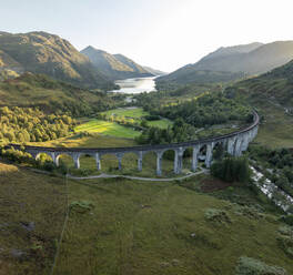 Luftaufnahme des Glenfiddich-Viadukts, Highlands, Schottland. - AAEF29656