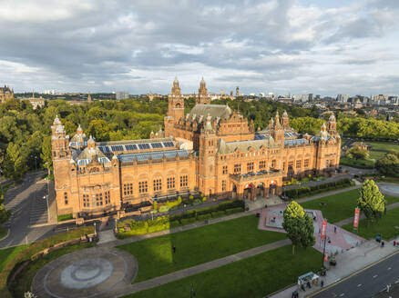 Luftaufnahme des Kelvingrove Art Museum, Glasgow, Schottland. - AAEF29682