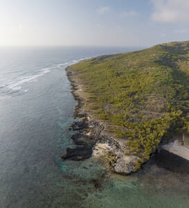 Luftaufnahme von Trou d'Argent, Insel Rodrigues, Mauritius. - AAEF29772