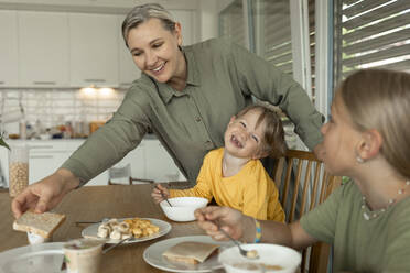 Smiling mother with children at breakfast. - OSVF00039
