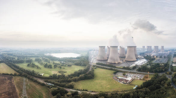 Großbritannien, England, Drax, Drax Power Station bei Sonnenuntergang - SMAF02771