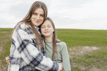 young mother hugging her teenage daughter outdoor - ELMF00208