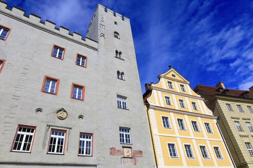 Germany, Bavaria, Regensburg, Facades of old town buildings around Haidplatz - JTF02415