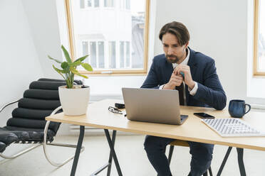 business, businessman, global, humor, minimalism, office, portrait, white, windows, work - VPIF09314