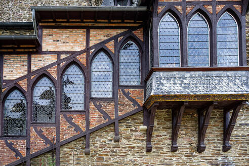 Ehemalige Reichsburg, Glasfenster, Cochem, Rheinland-Pfalz, Deutschland, Europa - RHPLF33720