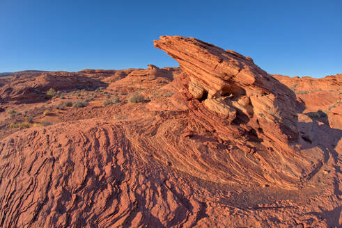 Ein Hoodoo auf einem Sandsteinkamm in der Nähe des Spur Canyon bei Horseshoe Bend, Arizona, Vereinigte Staaten von Amerika, Nordamerika - RHPLF34047