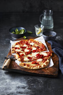 Pizza Mozzarella und Tomaten - ISF27005